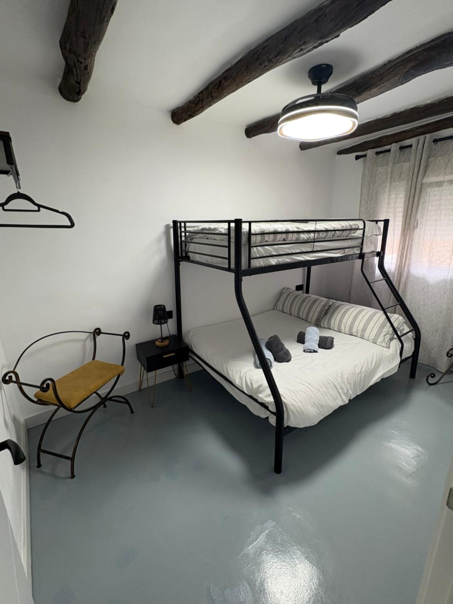 Attic Castillo المنسى المظهر الخارجي الصورة